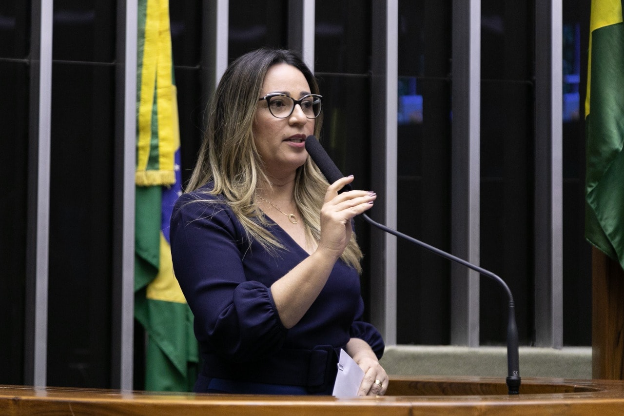 Deputada Rejane Dias na Câmara Federal